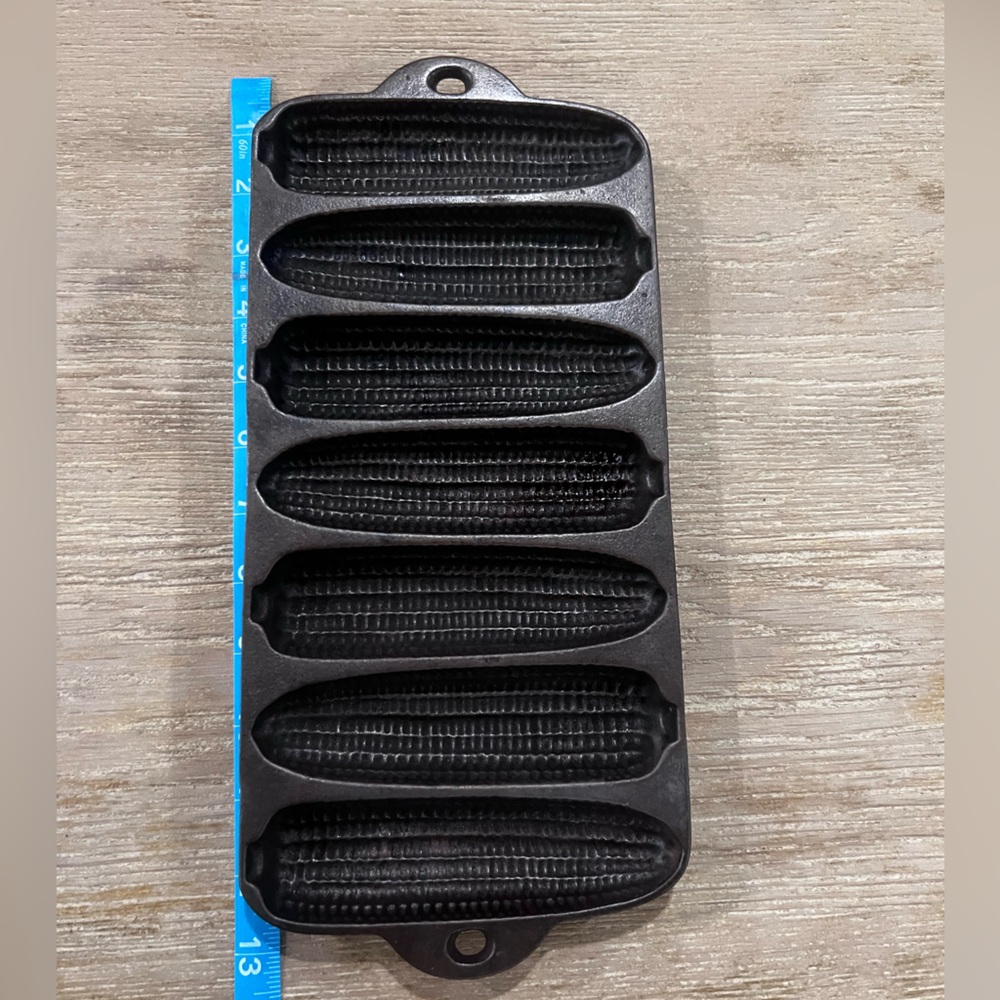 Vintage Cast Iron Cornbread Pan - Picture 7 of 7